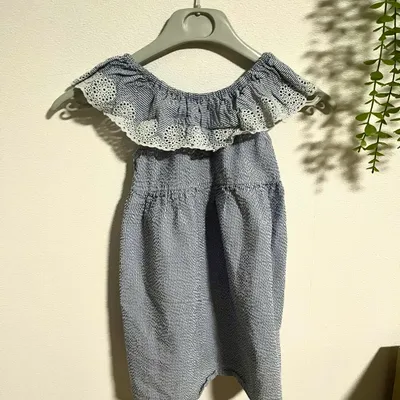 Très jolie robe, tunique, sans manches à épaule dénudée petite fille